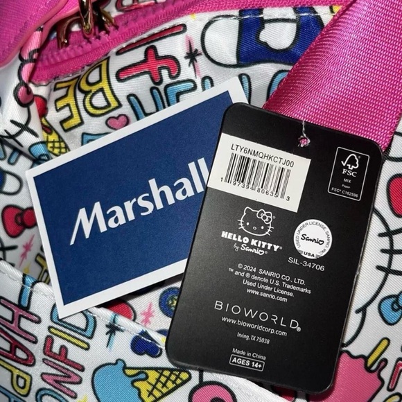 Hello Kitty Pink & White Duffle Bag - Carry On/Overnight Travel Tote NWT - Picture 12 of 16